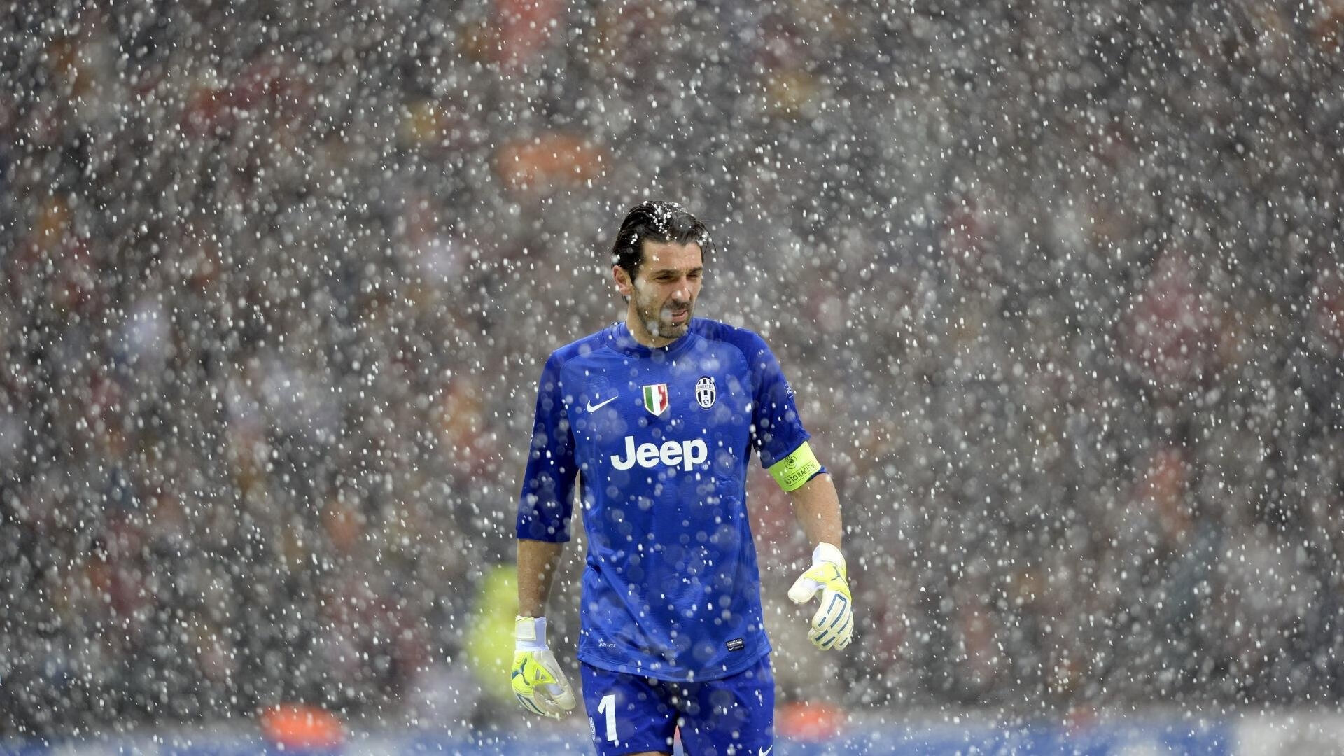 世界杯场场爆炸：明星球员震撼全场的瞬间，世界杯突发