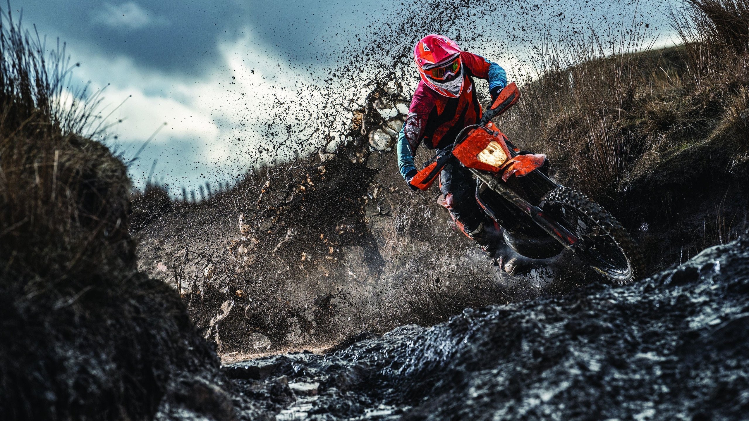 卡特的踢球节奏变化多端,令对方防守无法预料,卡特打球视频